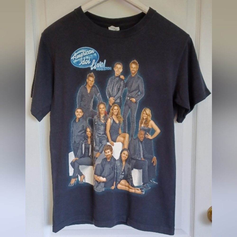 AMERICAN IDOL LIVE! TOUR 2011 SMALL T-SHIRT FEATURES WINNER SCOTTY MCCREERY, ETC